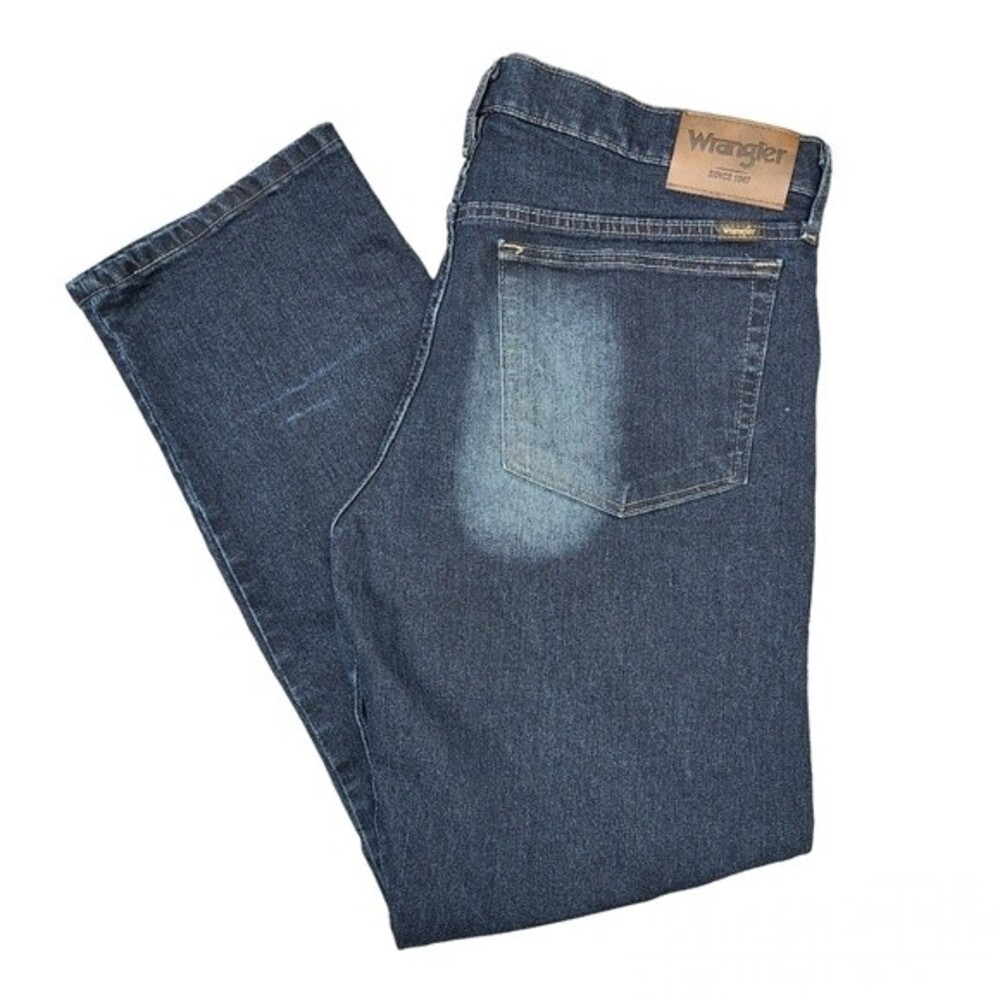 Men's Wrangler Relaxed Fit 33Wx32L Dark Denim Wash Jeans